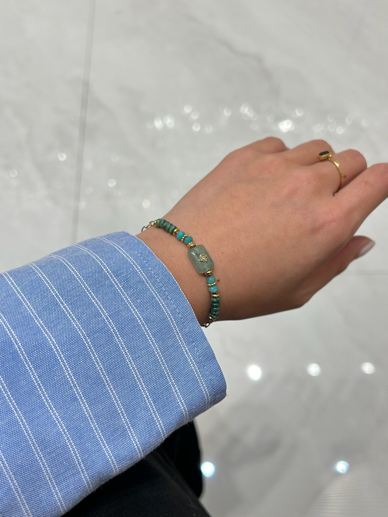 Grossiste MAISON OKAMI - Bracelet en perles avec motif central orné