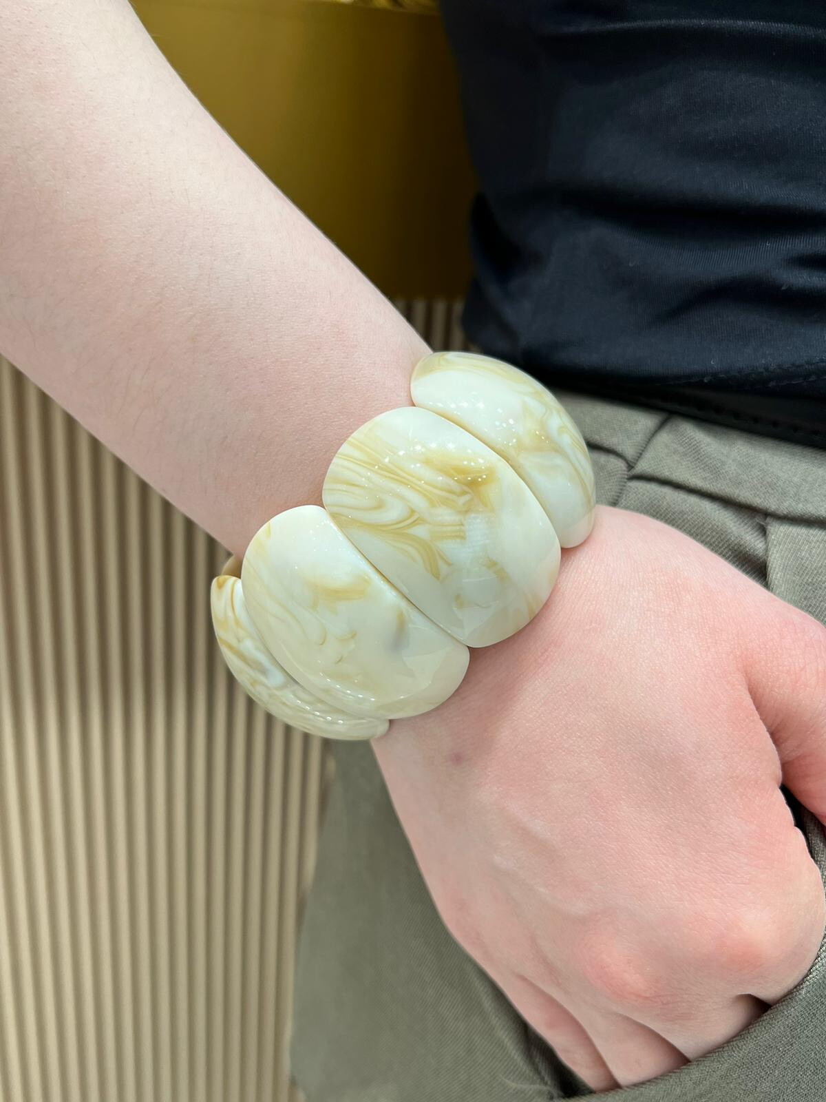 Mayorista MAISON OKAMI - Brazalete de resina grande veloz