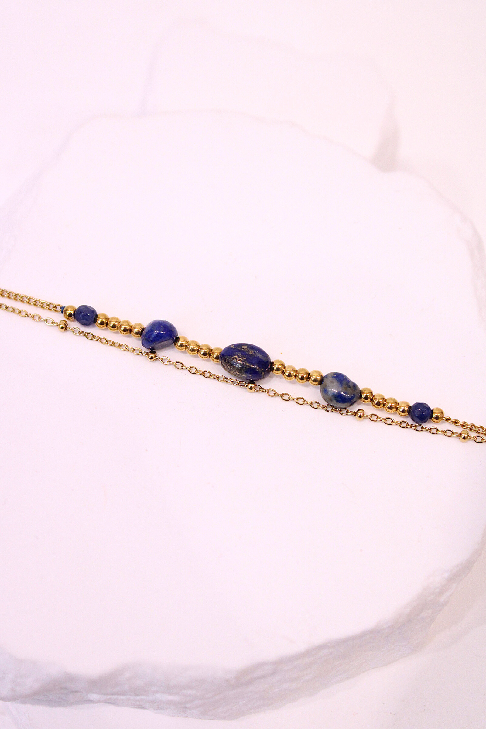 Grossista MAISON OKAMI - Bracciale dorato a doppio filo con perle naturali