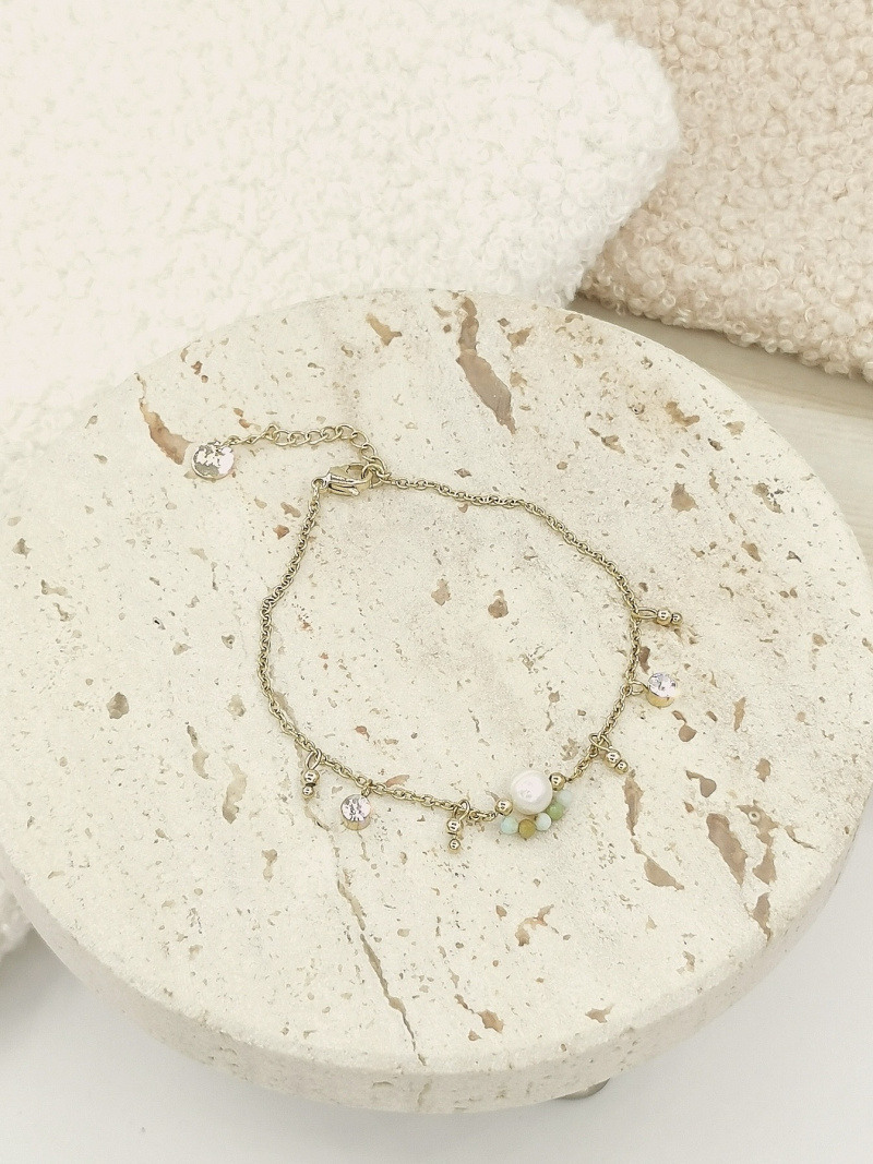 Grossiste MAISON OKAMI - Bracelet fin à perles et pendentifs délicats