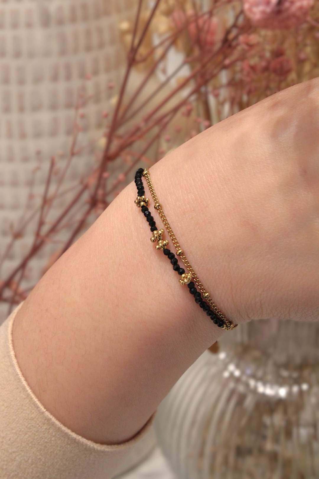 Grossiste MAISON OKAMI - Bracelet délicat en pierre naturelle avec maillons dorés