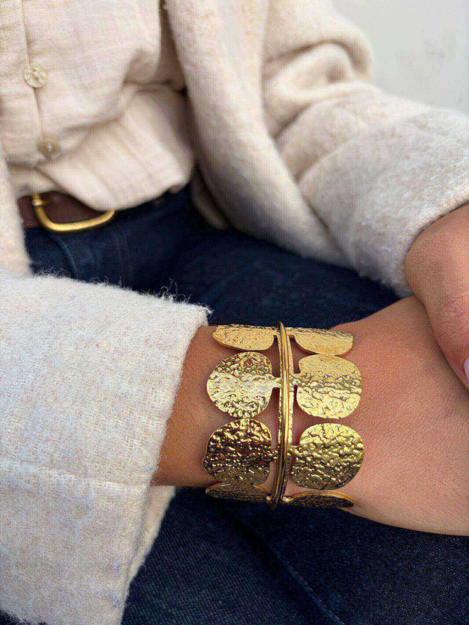 Mayorista MAISON OKAMI - Brazalete de Acero Inoxidable con Patrón Texturizado