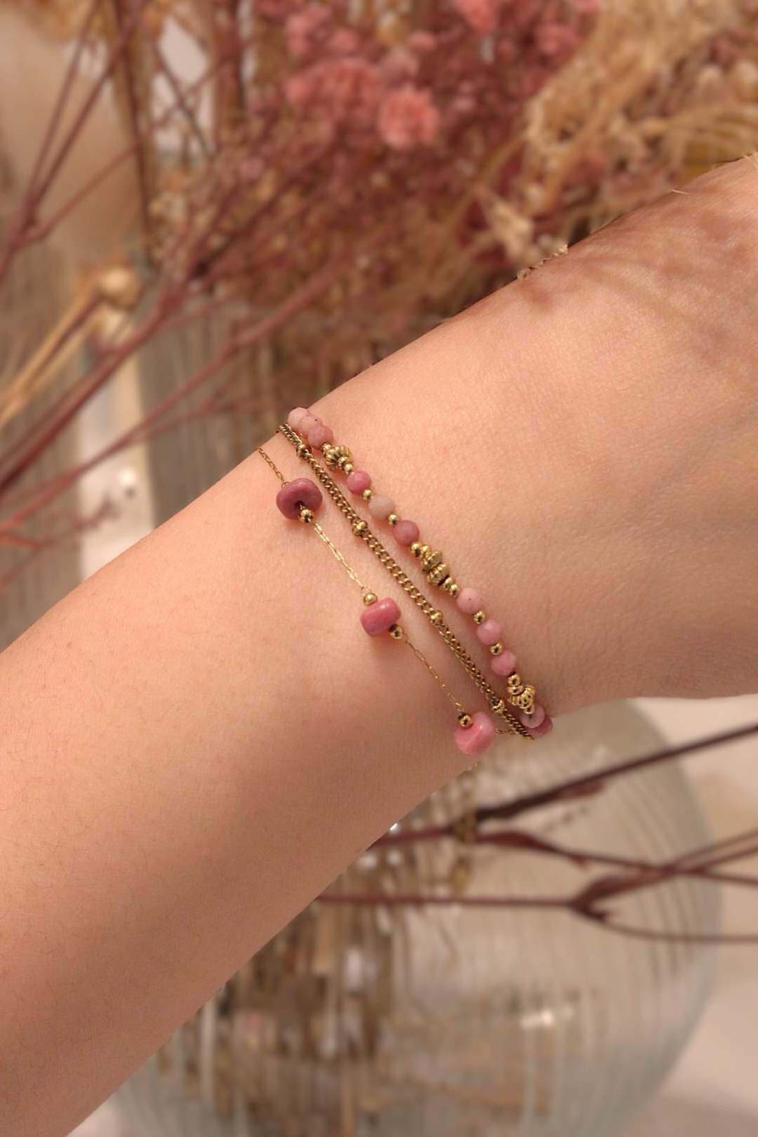 Grossiste MAISON OKAMI - Bracelet délicat en pierres naturelles avec maillons dorés