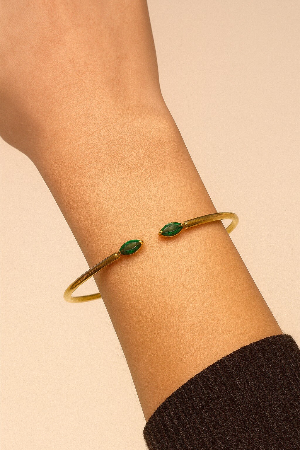 Wholesaler MAISON OKAMI - Open bangle bracelet with marquise natural stones