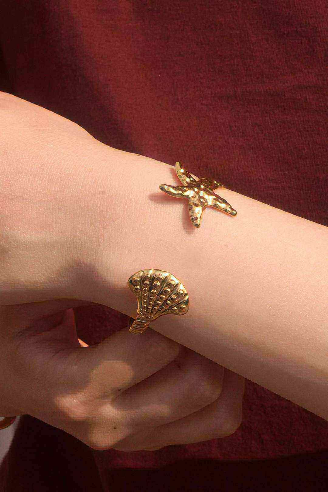 Wholesaler MAISON OKAMI - Stainless Steel Cuff with Starfish and Shell Designs
