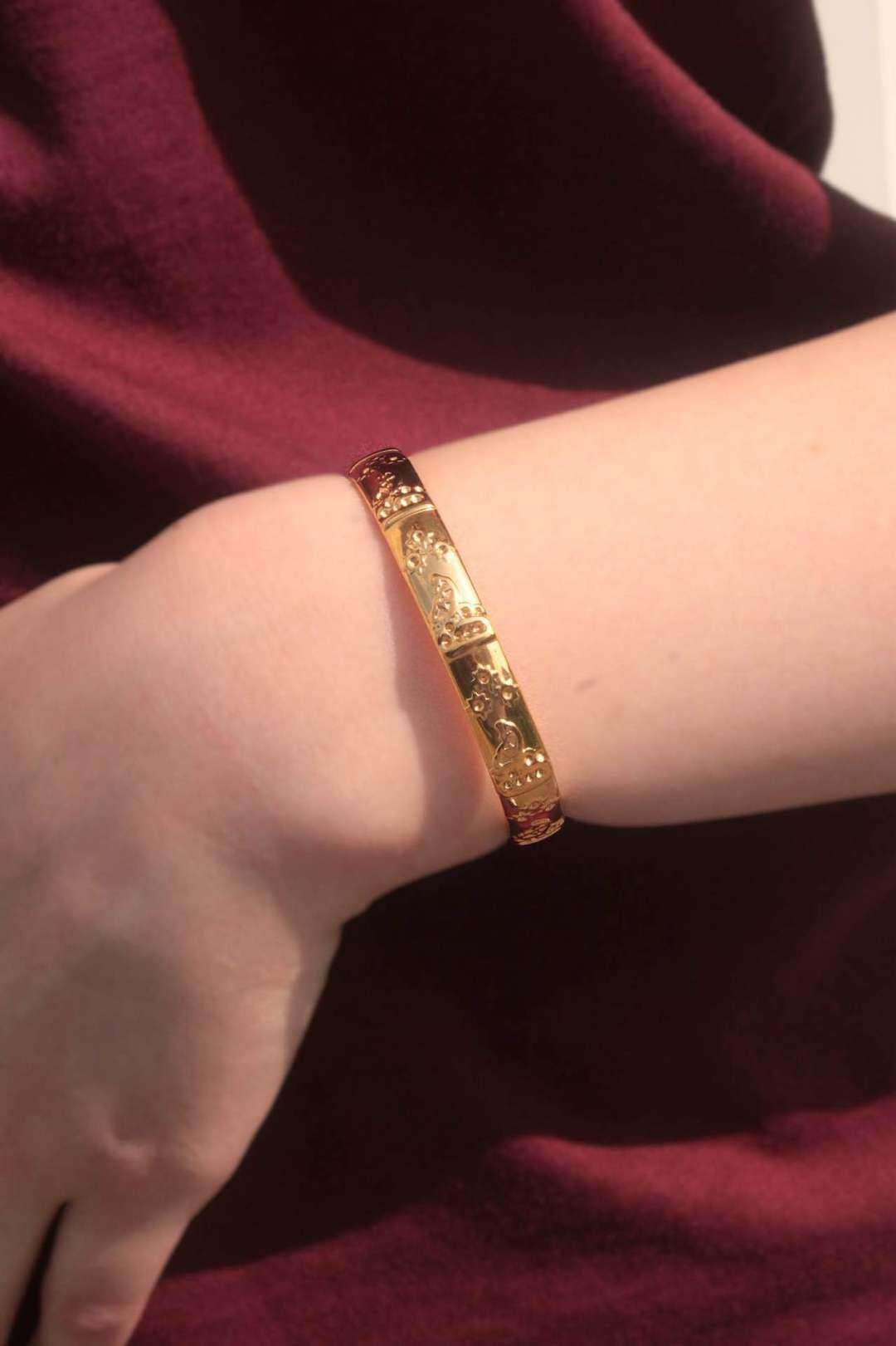 Wholesaler MAISON OKAMI - Stainless Steel Cuff Bracelet with Elegant Designs