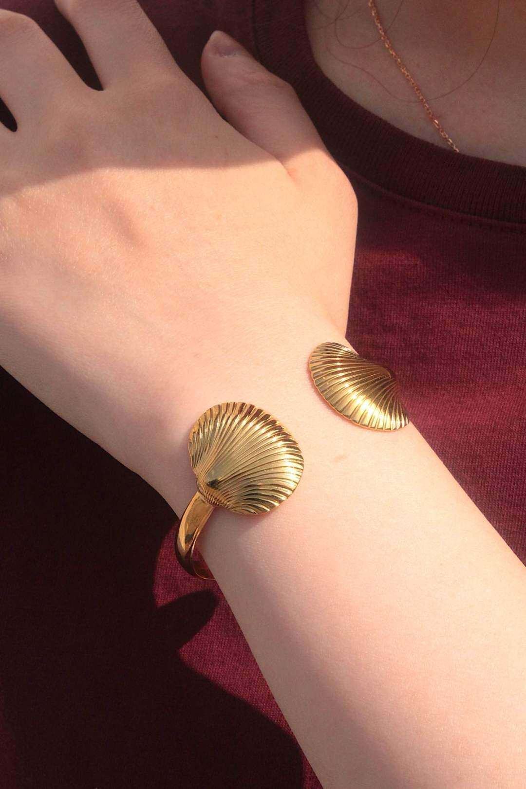 Wholesaler MAISON OKAMI - Stainless Steel Cuff Bangle with Shell Pattern