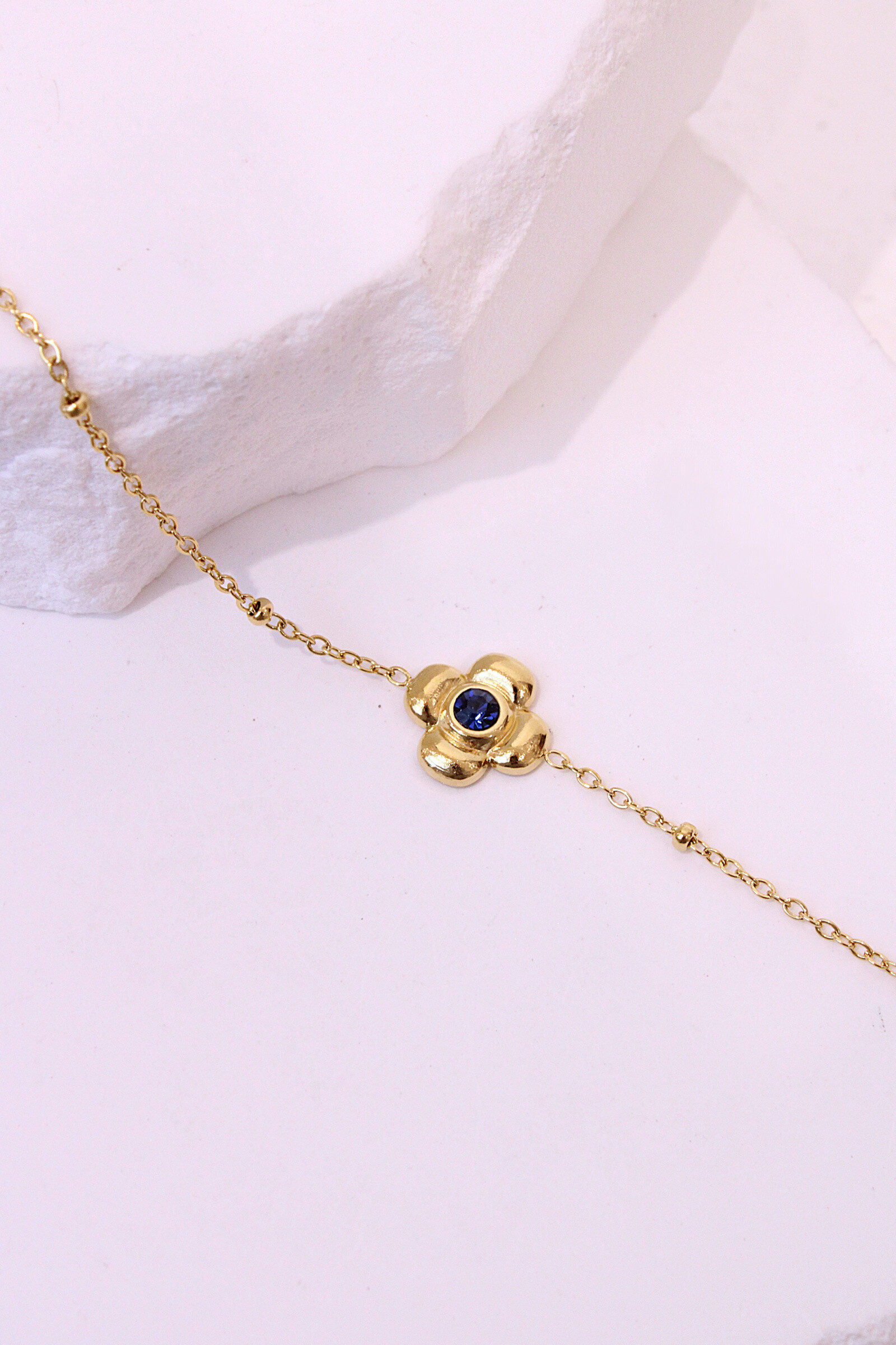 Wholesaler MAISON OKAMI - Golden bracelet with floral pattern and central stone