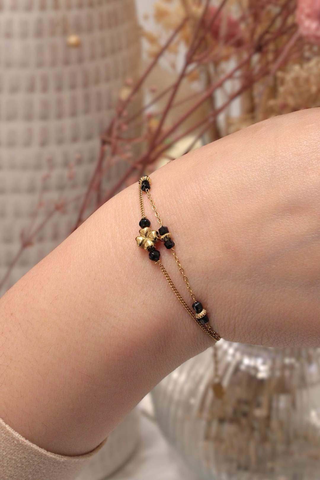 Wholesaler MAISON OKAMI - Delicate natural stone bracelet with floral pattern