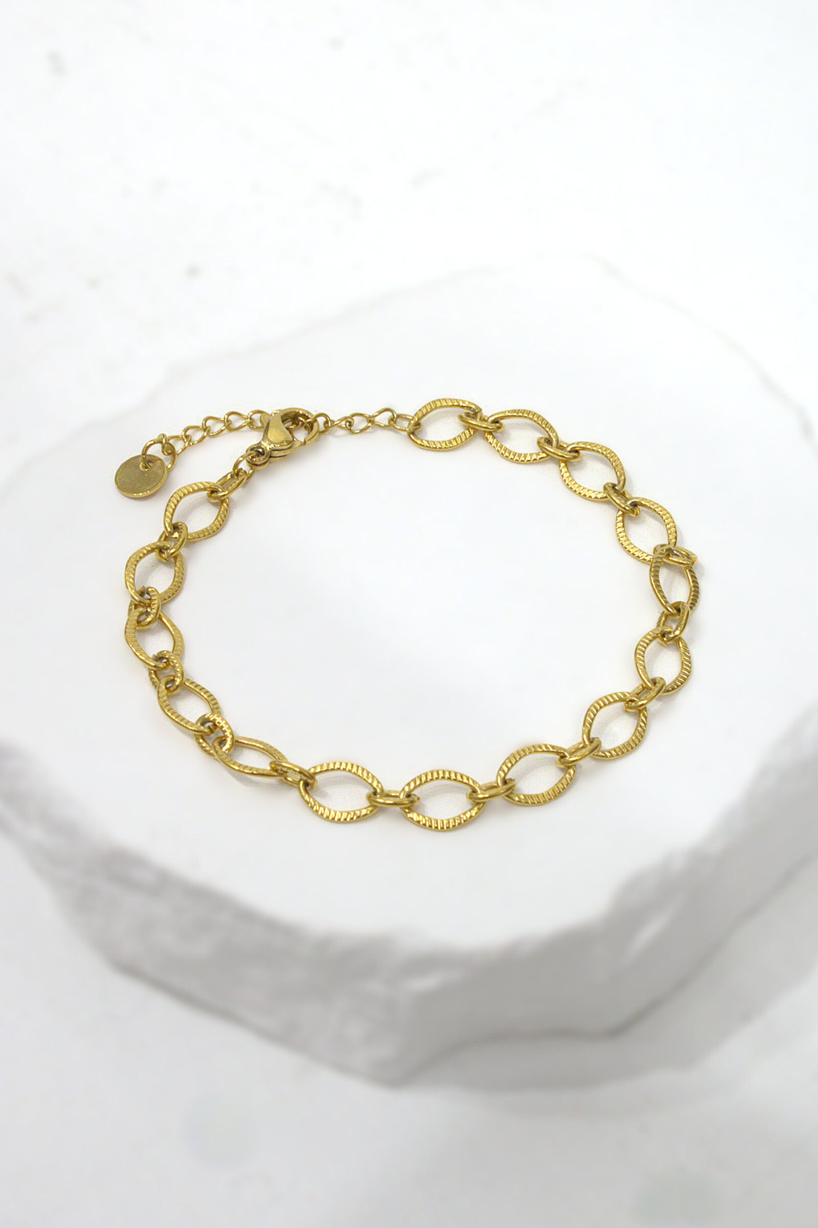 Großhändler MAISON OKAMI - Armband mit feinen strukturierten goldenen Gliedern