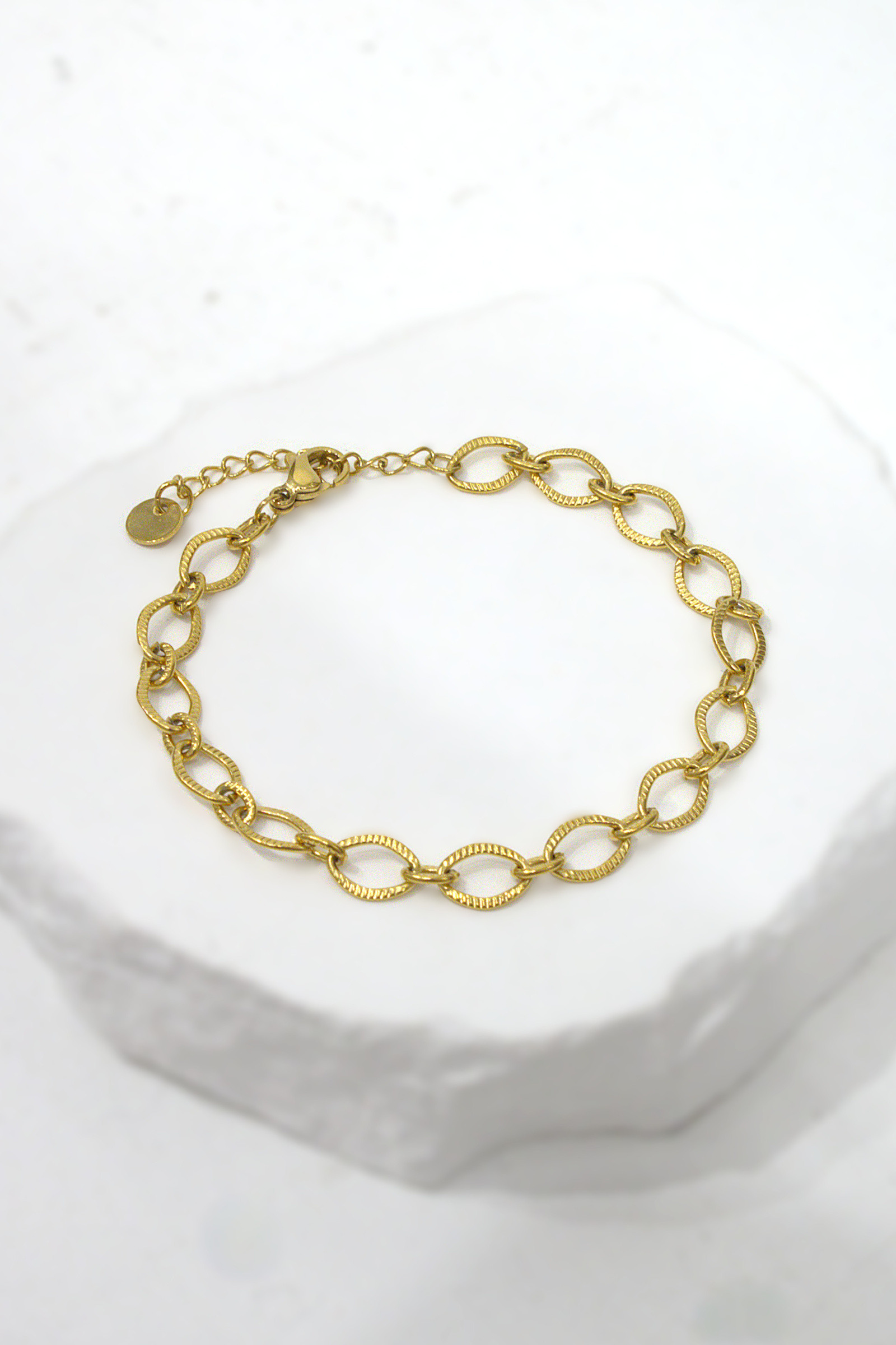 Wholesaler MAISON OKAMI - Bracelet with fine textured gold links