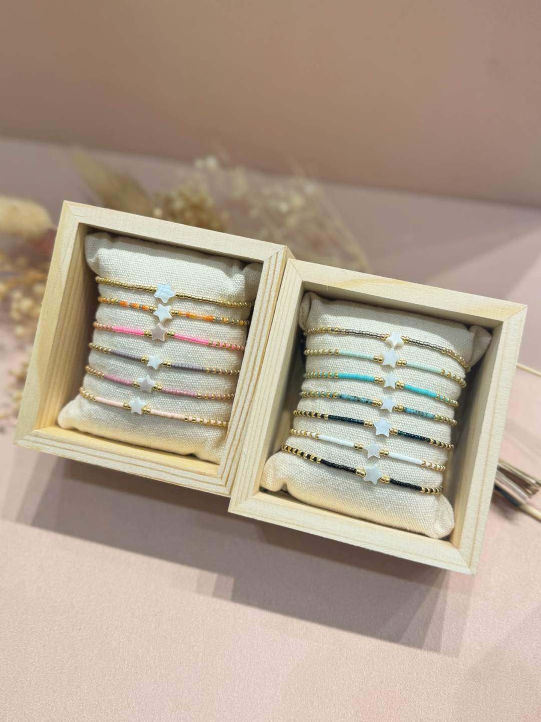 Grossiste MAISON OKAMI - Bracelet délicat en maillons avec étoiles