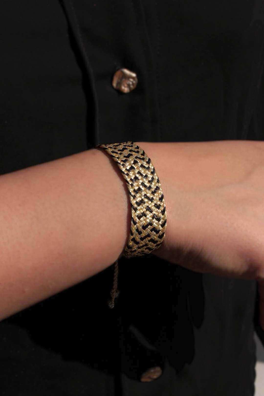 Mayorista MAISON OKAMI - Pulsera trenzada con patrones geométricos