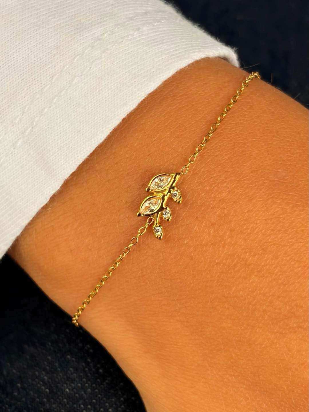 Wholesaler MAISON OKAMI - Delicate Stainless Steel Bracelet with Floral Design
