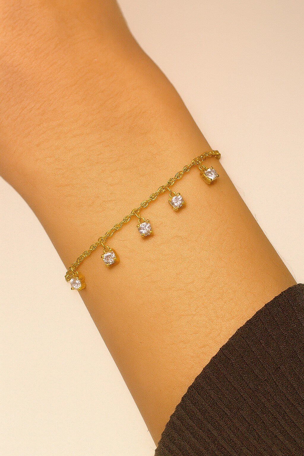 Wholesaler MAISON OKAMI - Clover beaded bracelet with natural stones on a fine chain