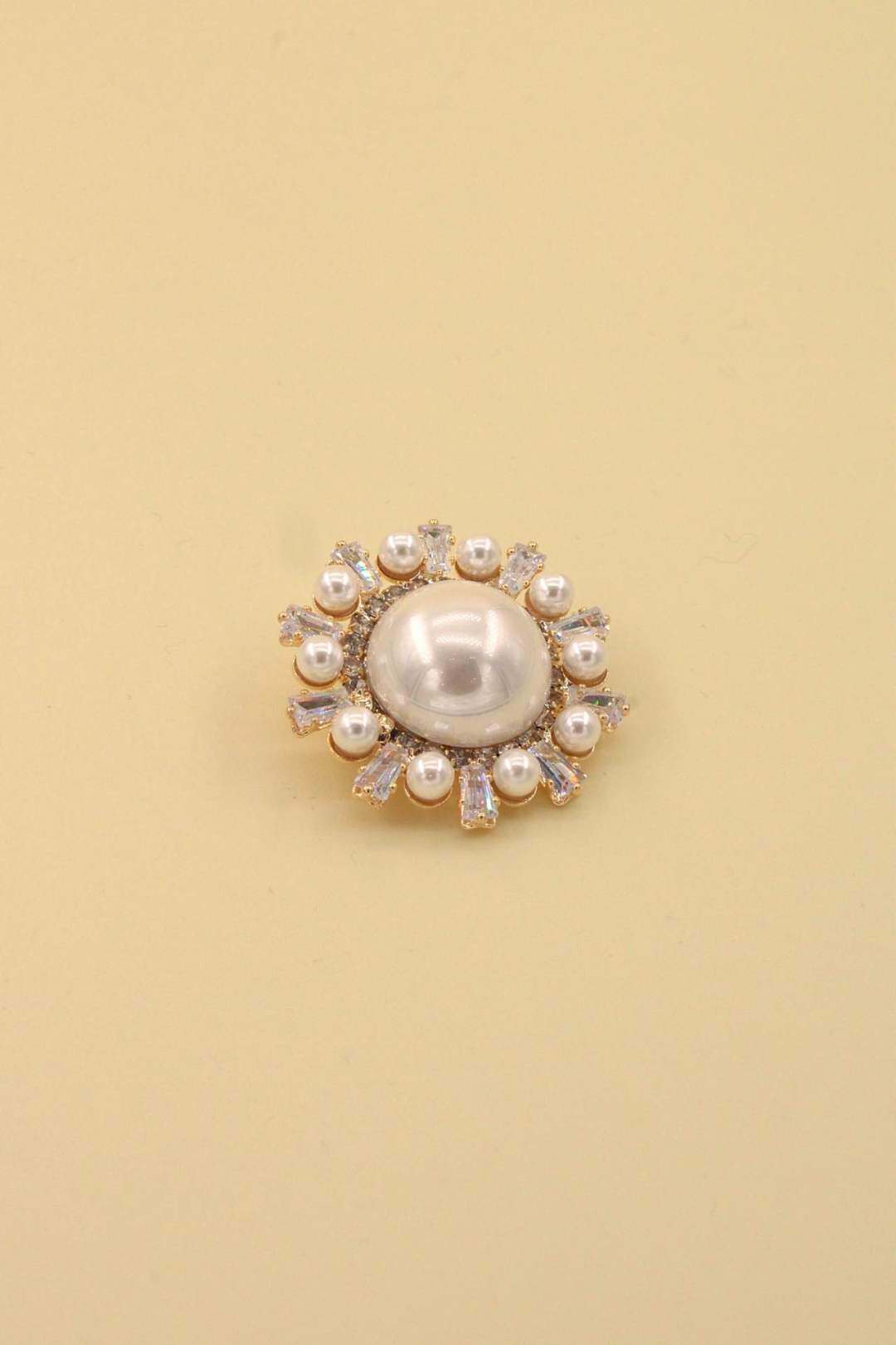 Mayorista MAISON OKAMI - Broche floral con perla y piedras de circonio