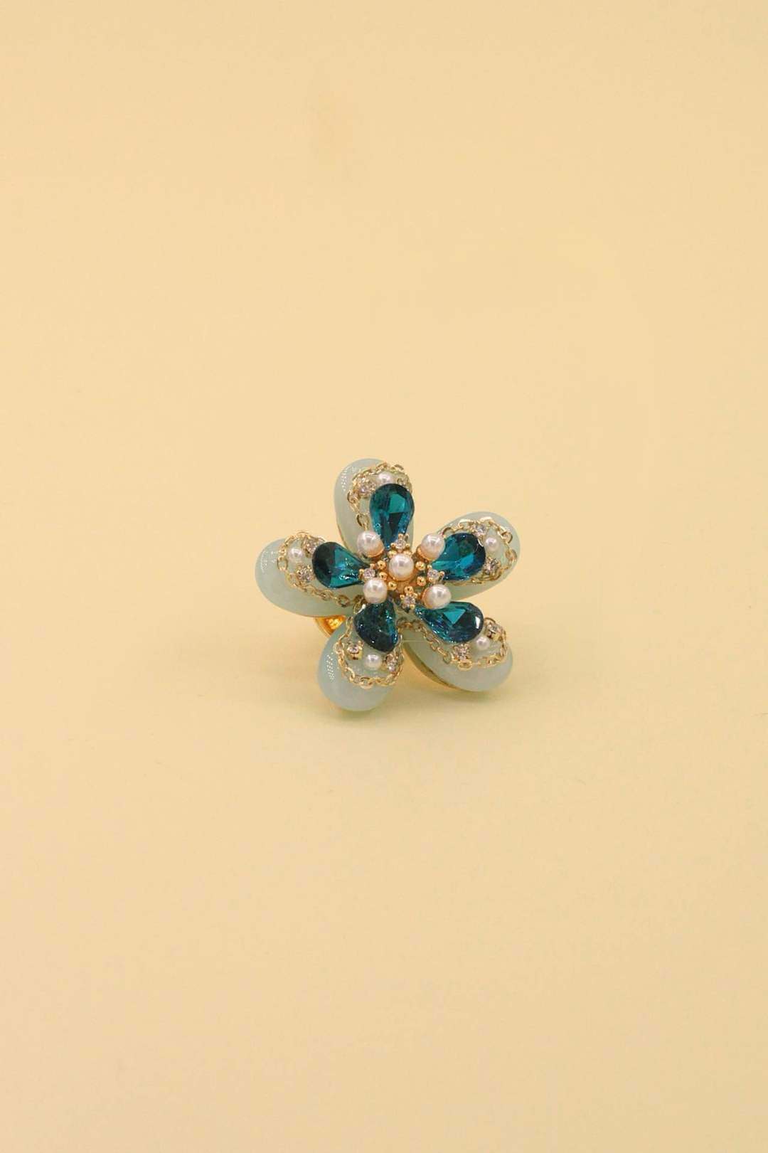 Wholesaler MAISON OKAMI - Resin flower brooch with embellished stone