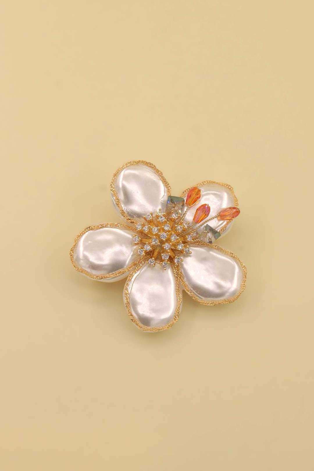 Grossiste MAISON OKAMI - Broche fleur acier inoxydable et pierres