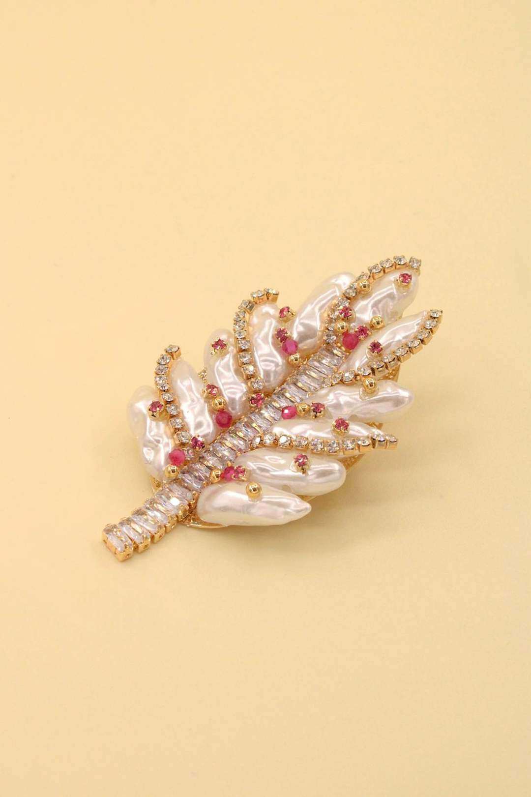 Wholesaler MAISON OKAMI - Stainless steel leaf brooch with stones
