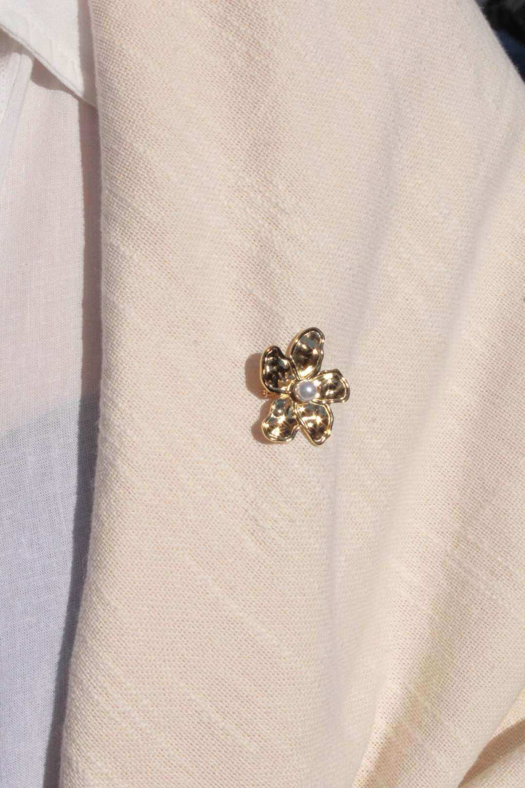 Grossiste MAISON OKAMI - Broche Fleur en Acier Inoxydable avec Détail Éclatant