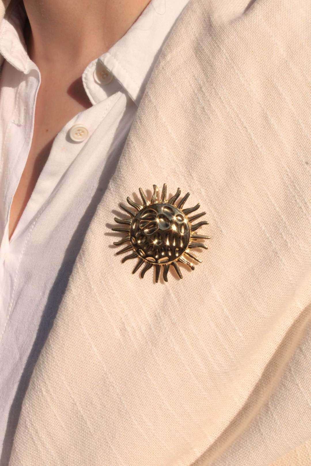 Wholesaler MAISON OKAMI - Stainless Steel Brooch - Embossed Sun Design