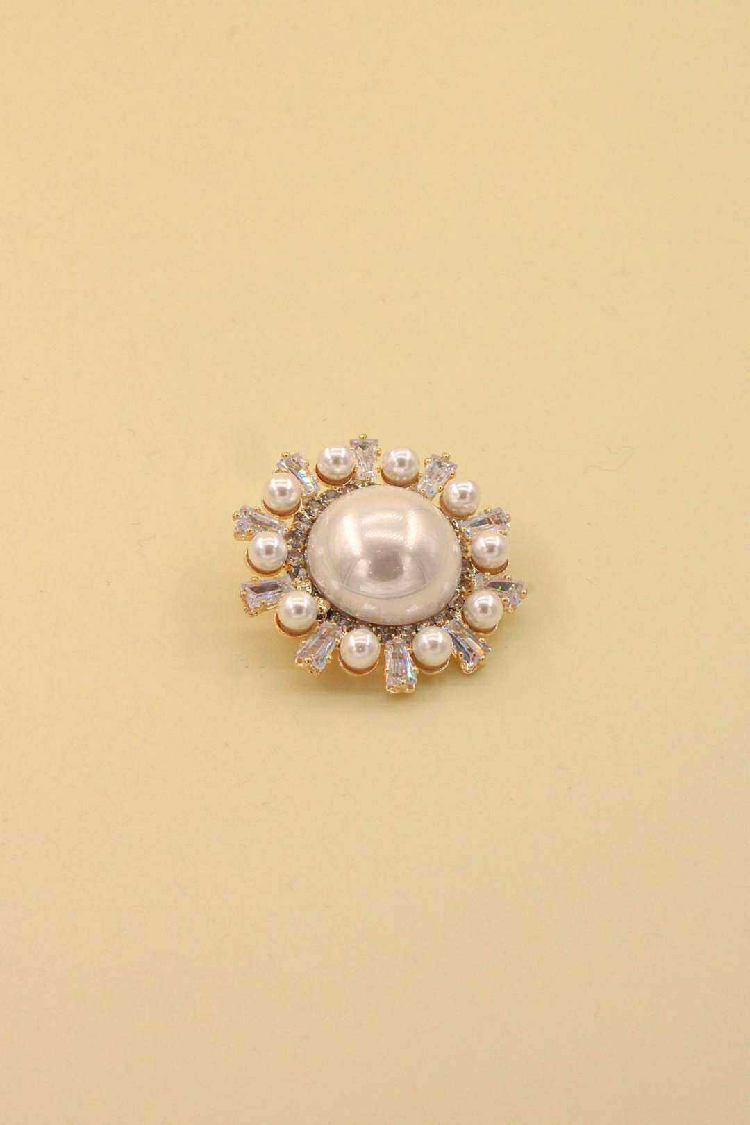 Mayorista MAISON OKAMI - Broche floral con perla y piedras de circonio