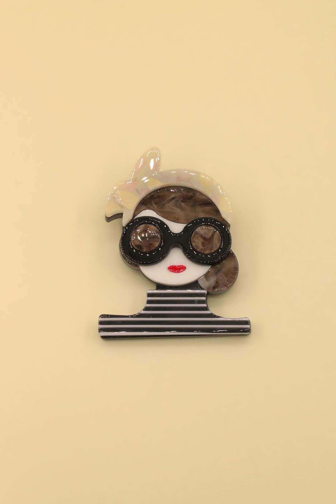 Wholesaler MAISON OKAMI - Women's face brooch with acetate glasses