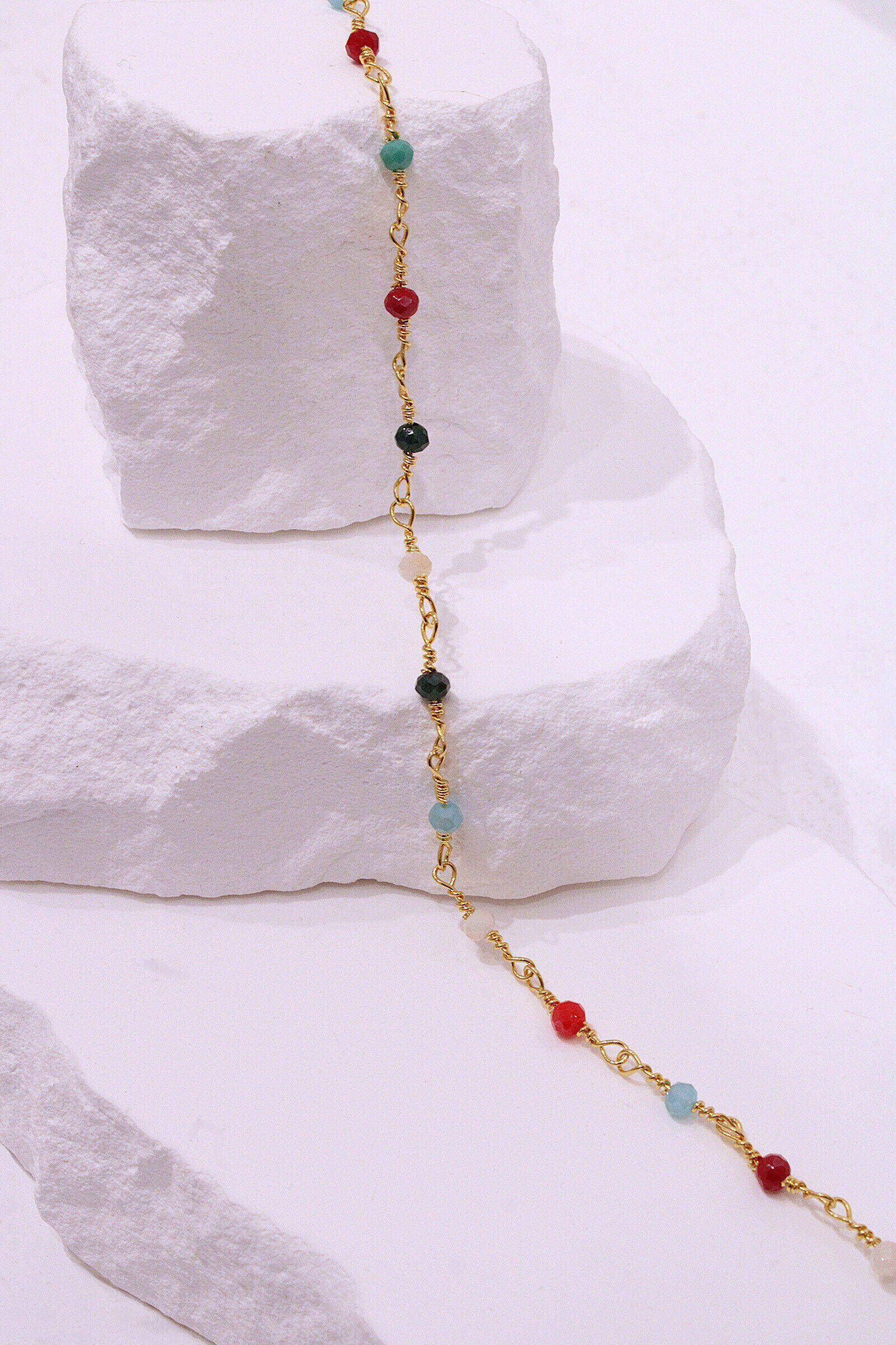 Grossiste MAISON OKAMI - Chaîne de cheville 🌟 perles facettées & maillons dorés