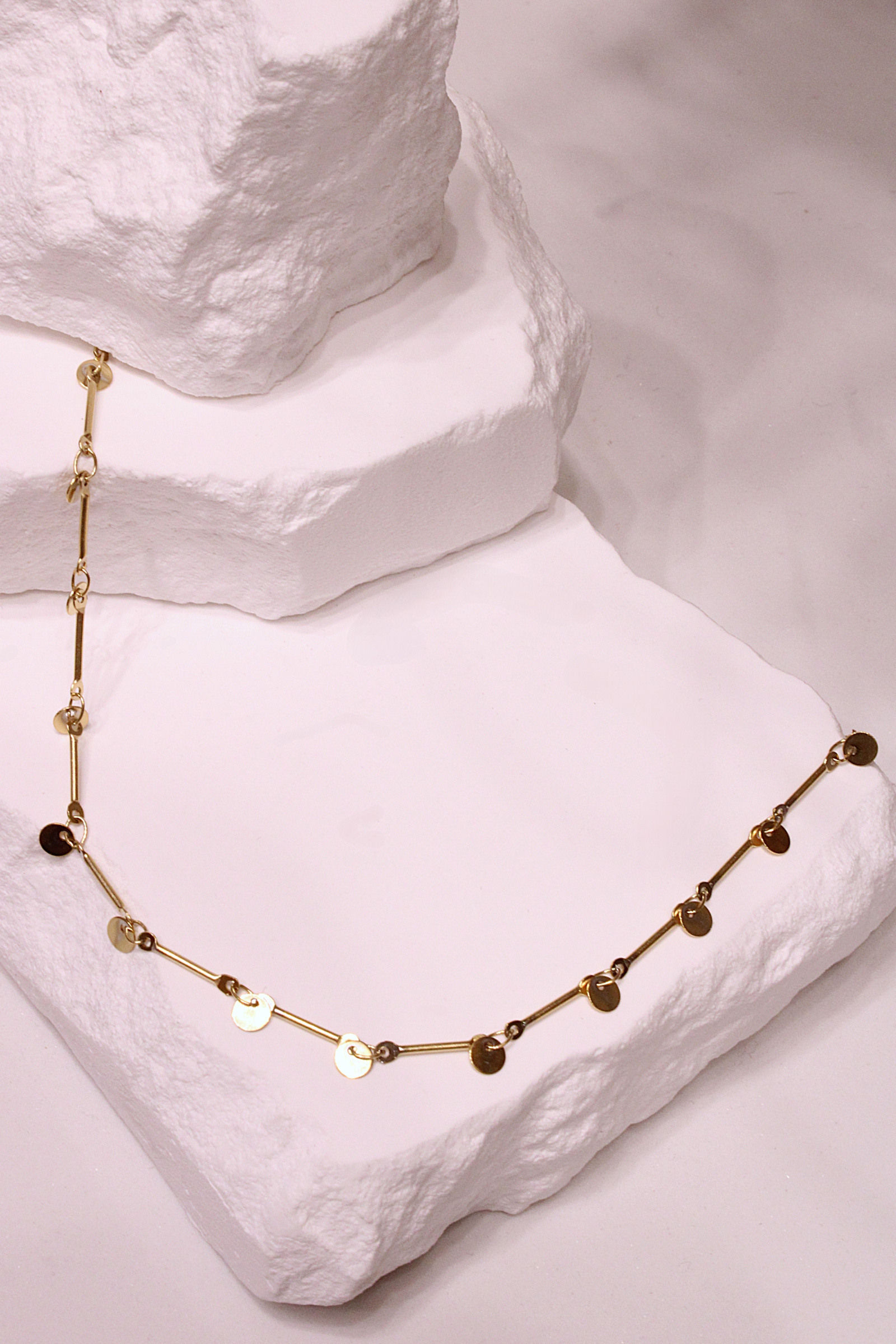 Wholesaler MAISON OKAMI - Elegant ankle chain with minimalist pampilles