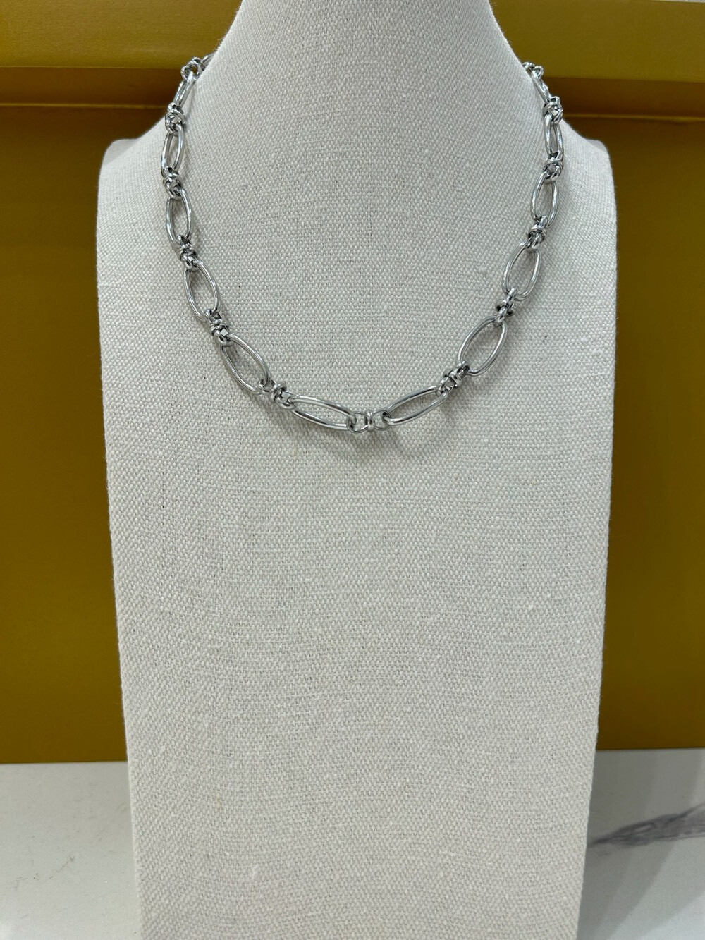 Grossiste MAISON OKAMI - Collier chaîne large - Charme intemporel par Maison Okami