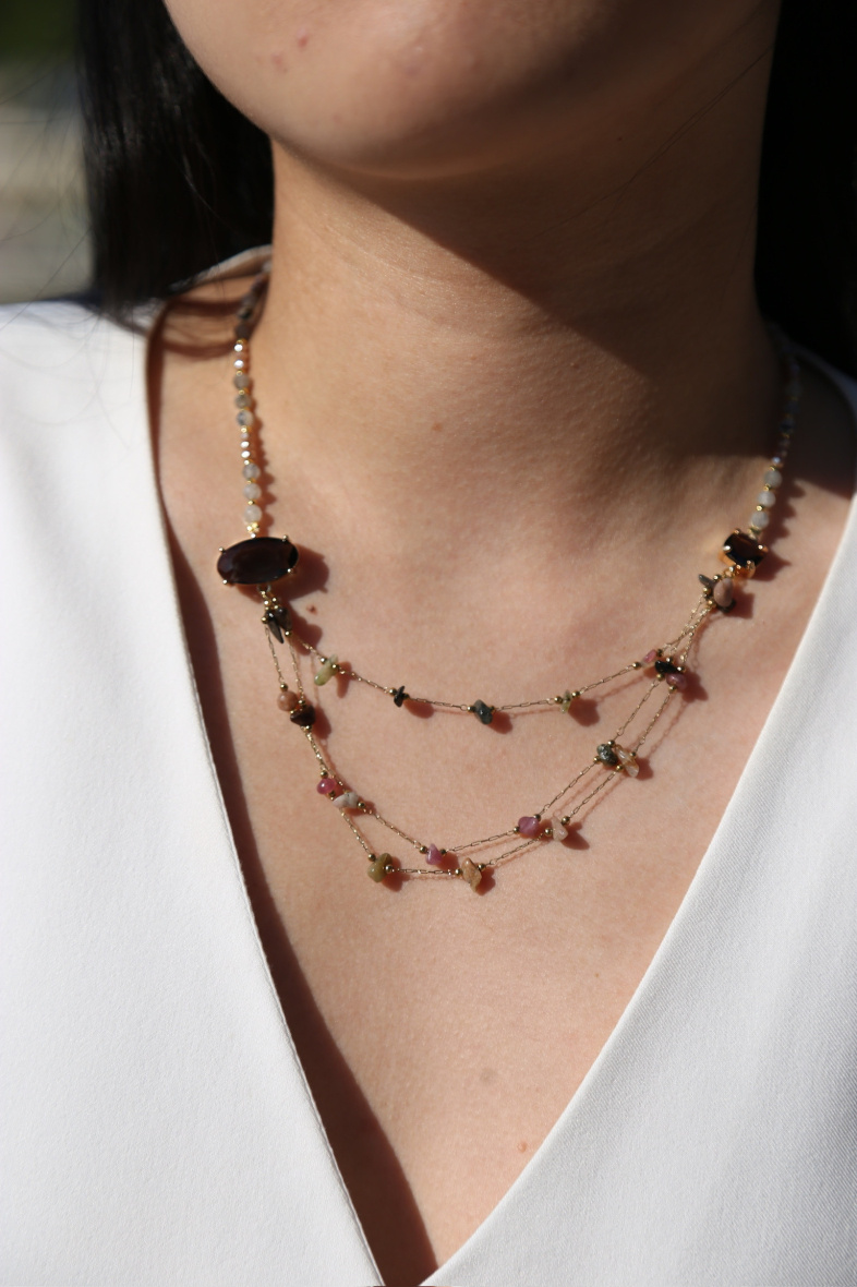 Grossiste MAISON OKAMI - Collier multi-rangs en cristaux - Éclat raffiné par Maison Okami