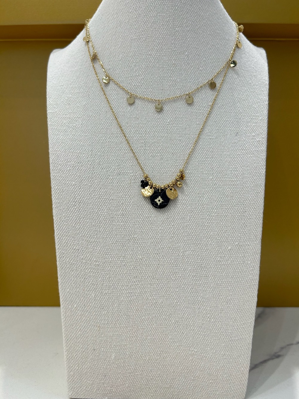 Grossiste MAISON OKAMI - Collier pendentif rond avec détails délicats