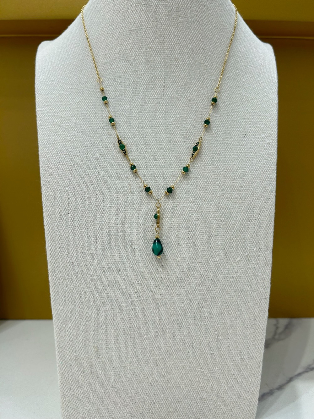 Grossiste MAISON OKAMI - Collier en Y avec pierres et détails émaillés