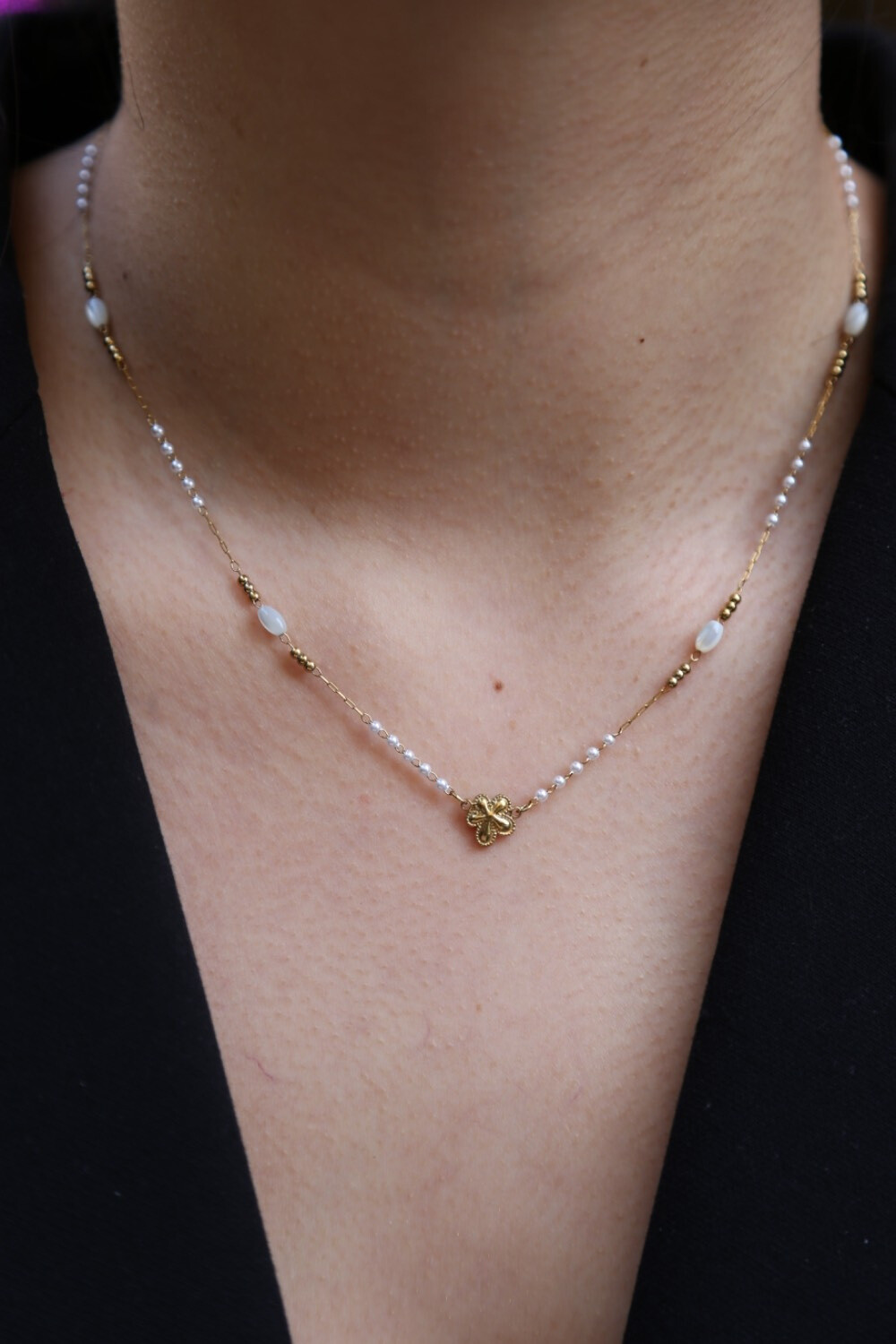 Grossiste MAISON OKAMI - Collier perles d’eau douce et pendentif fleur