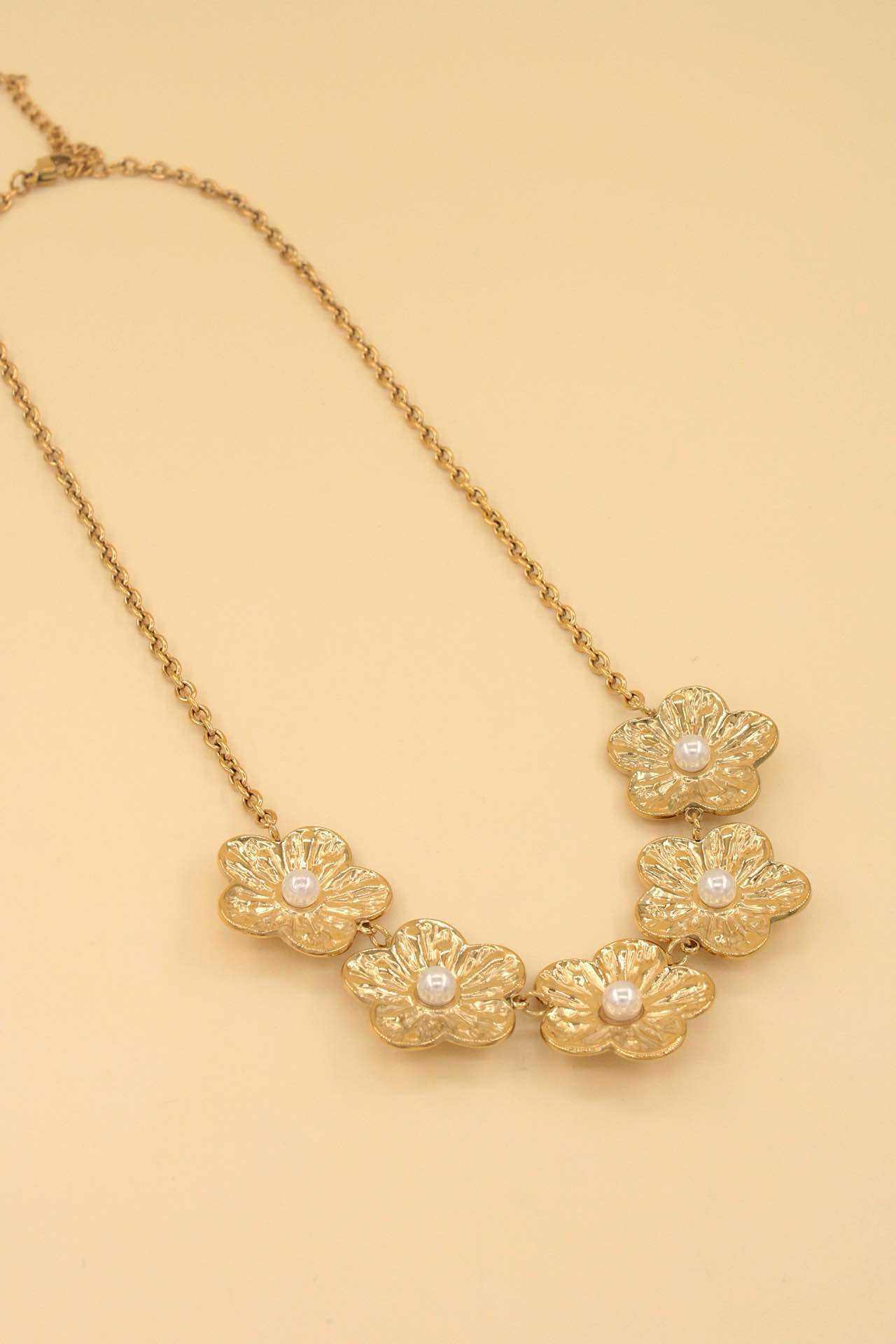 Wholesaler MAISON OKAMI - Stainless Steel Necklace with Elevated Floral Design