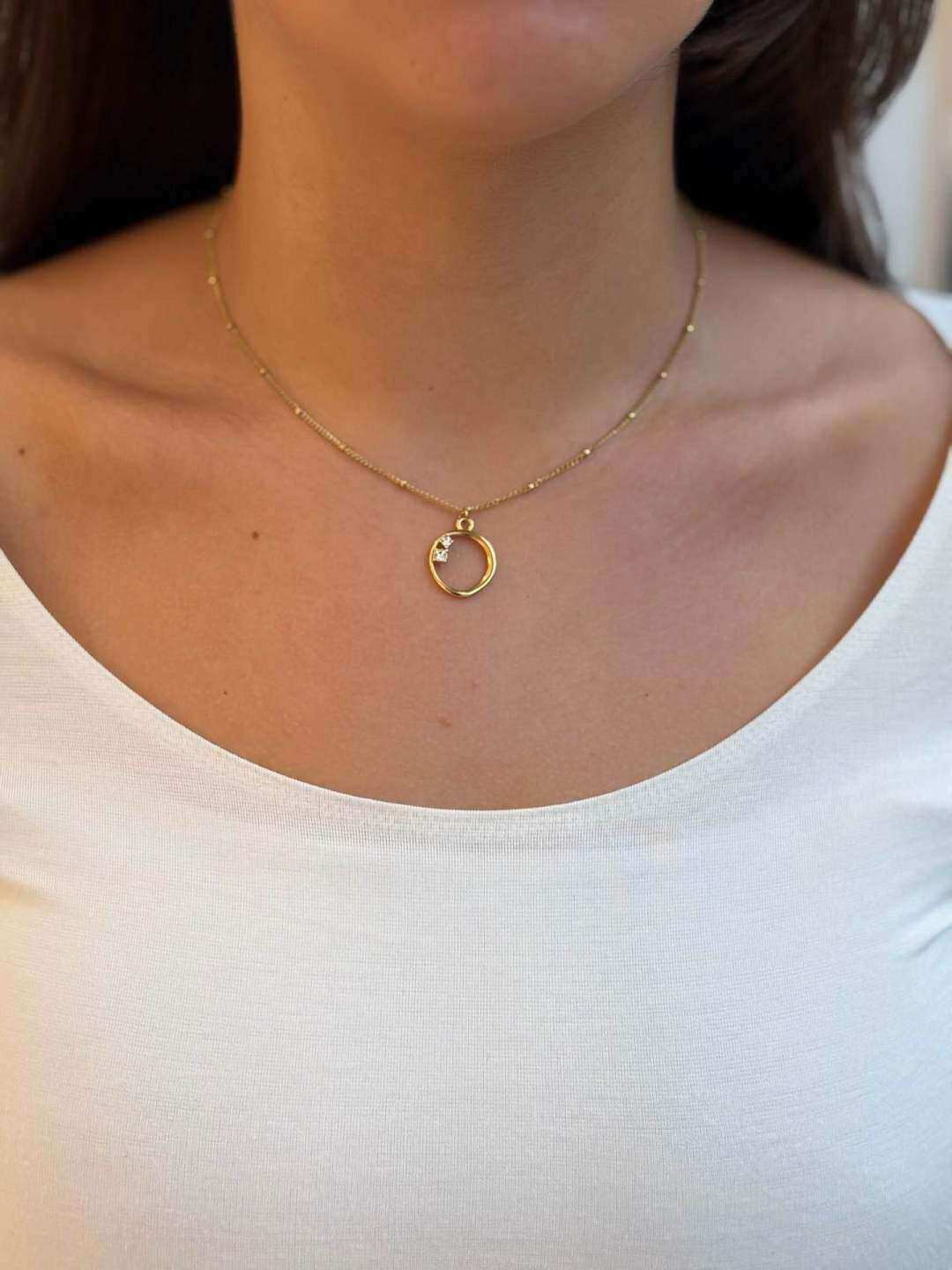 Grossista MAISON OKAMI - Collana in Acciaio Inossidabile con Pendente a Cerchio e Pietra