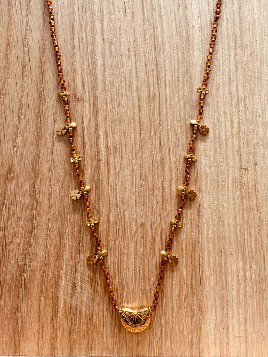 Grossiste MAISON OKAMI - Sautoir pendentif fleur pierre naturelle