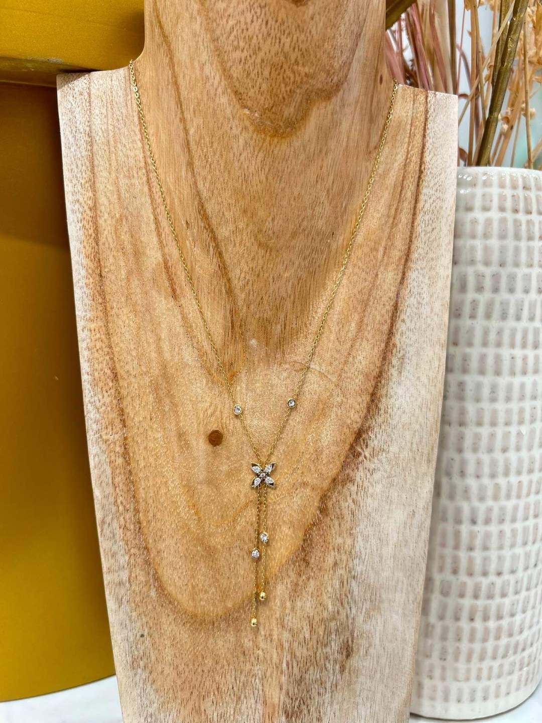 Grossista MAISON OKAMI - Collana a catena con motivo floreale e perline