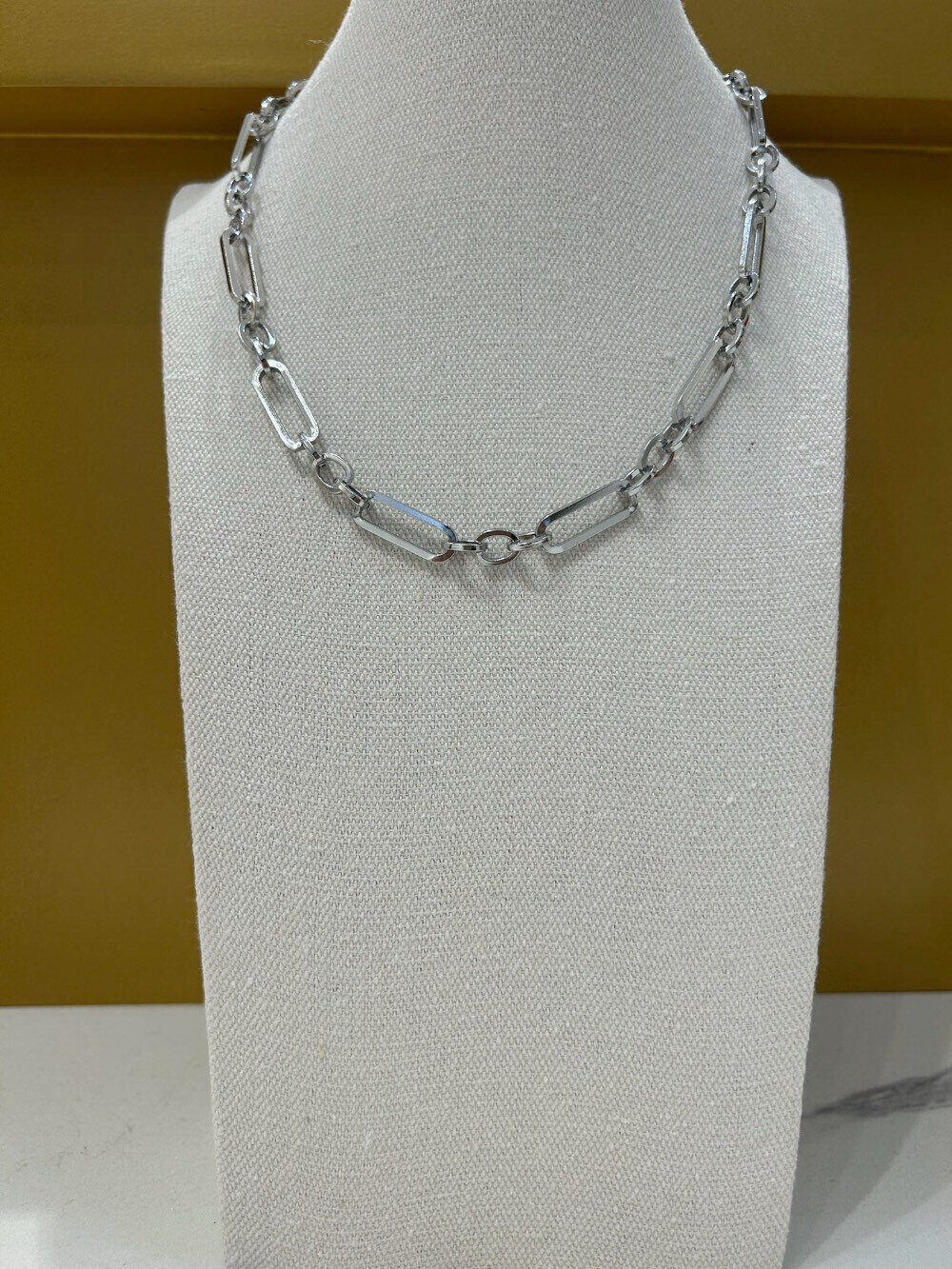 Mayorista MAISON OKAMI - Collar de cadena con grandes eslabones rectangulares.