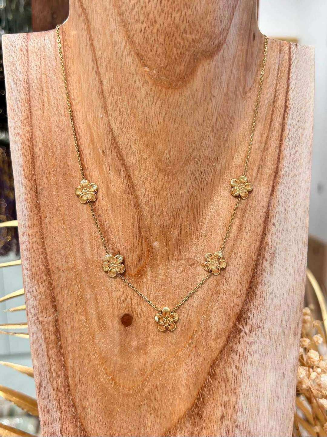 Grossiste MAISON OKAMI - Collier avec pendentifs fleurs