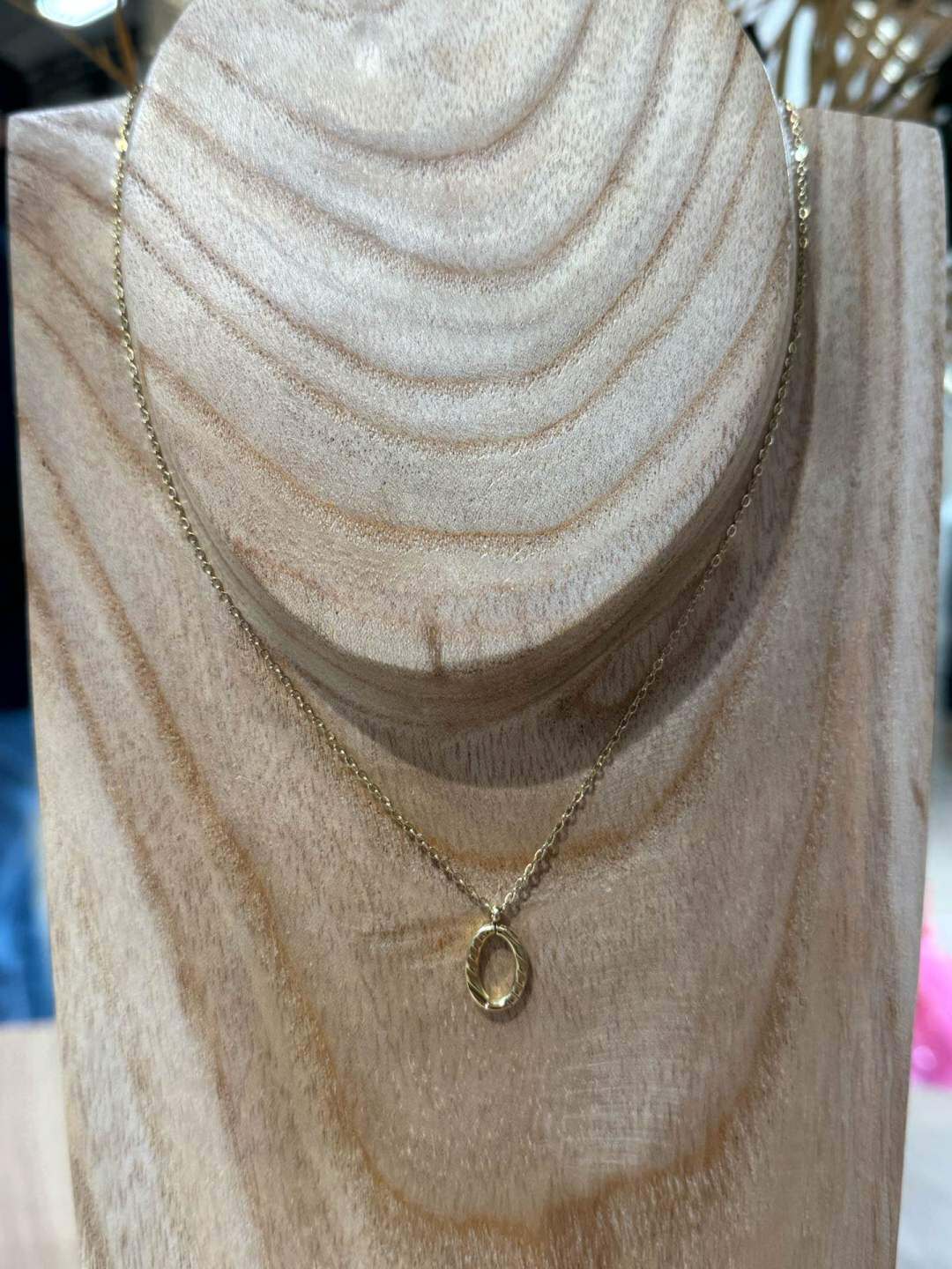 Grossiste MAISON OKAMI - Collier en Acier Inoxydable avec Pendentif Ovale Minimaliste
