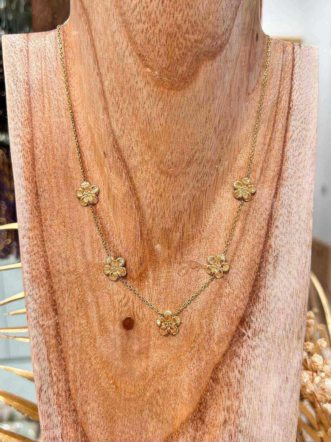 Grossiste MAISON OKAMI - Collier avec pendentifs fleurs