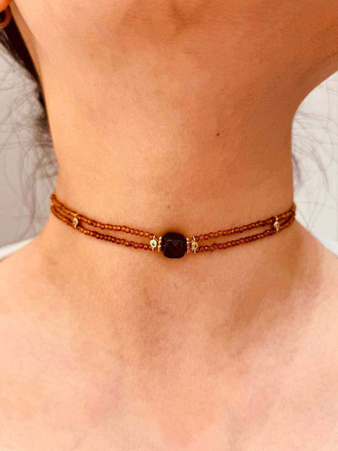 Grossista MAISON OKAMI - Collana a Doppio Filo con Pietre Grossista MAISON OKAMI - Collana a Doppio Filo con Pietre