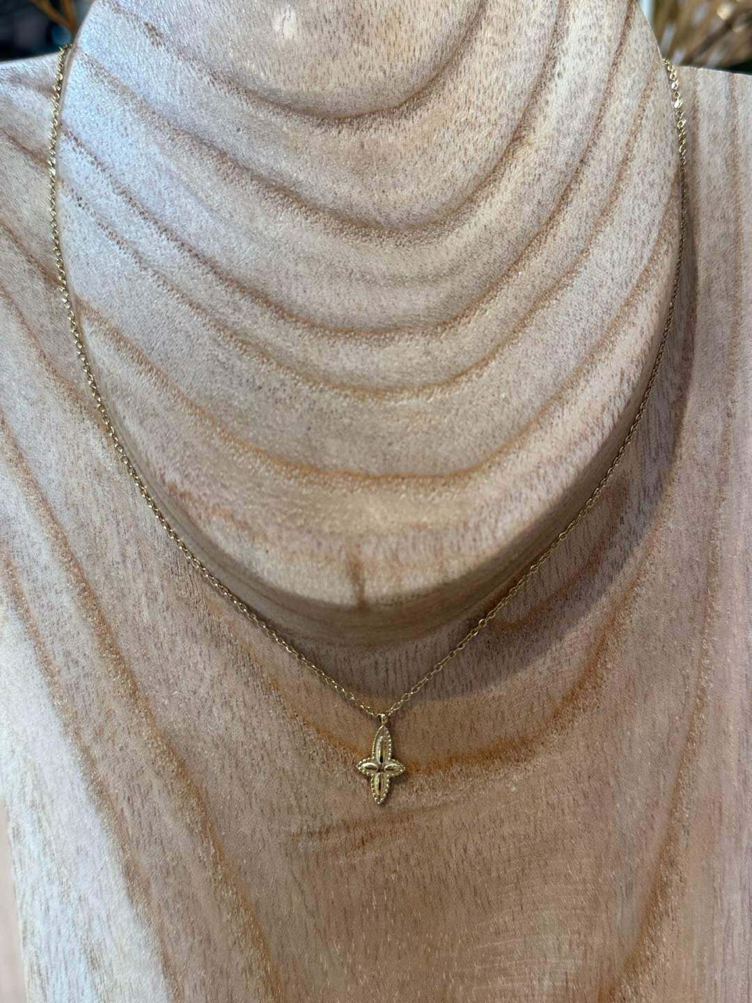 Grossiste MAISON OKAMI - Collier en Acier Inoxydable avec Pendentif Élégant