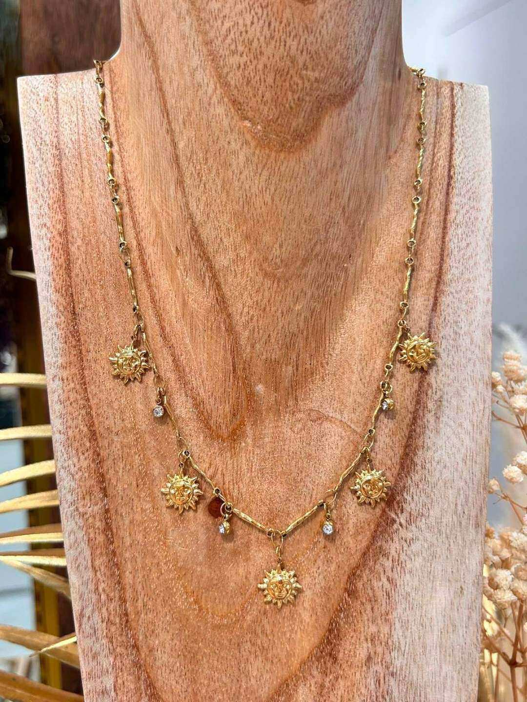 Mayorista MAISON OKAMI - Collar con colgantes de sol y piedras