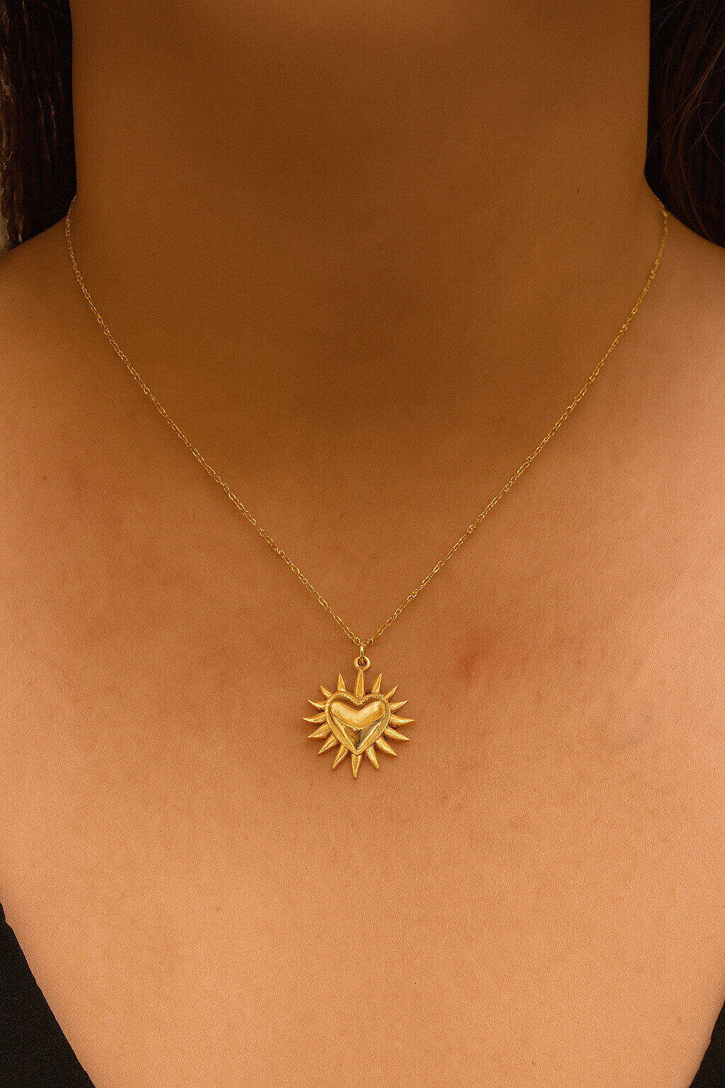 Wholesaler MAISON OKAMI - Radiant heart pendant necklace in relief