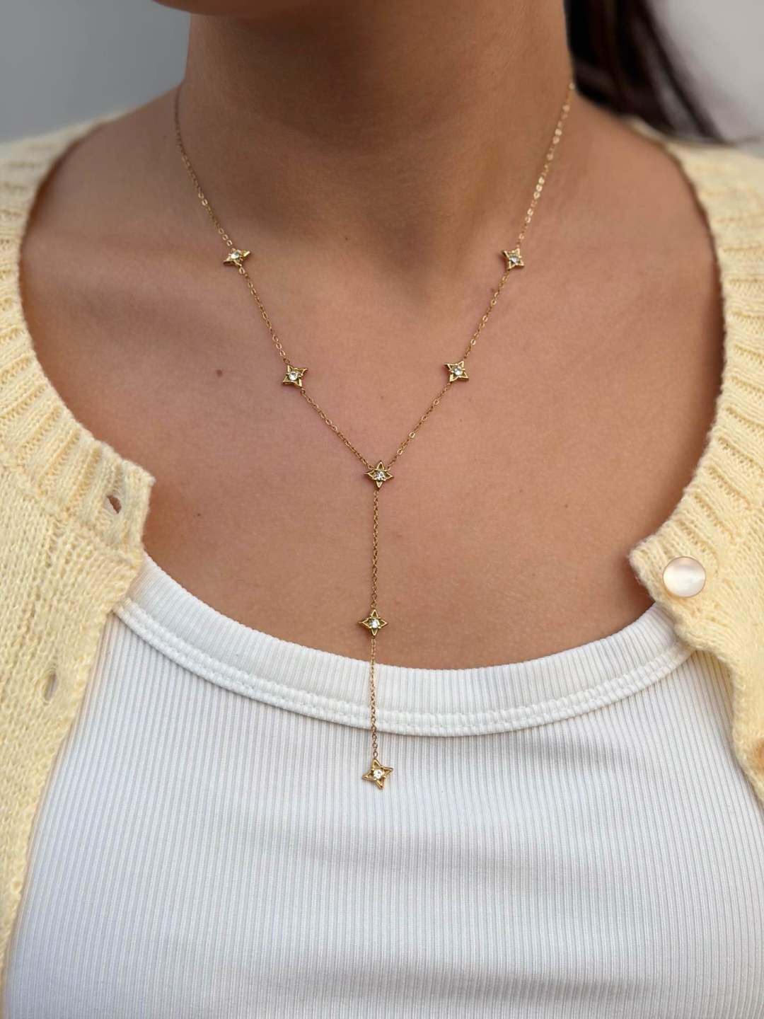 Grossiste MAISON OKAMI - Collier élégant en acier inoxydable avec pendentifs étoilés