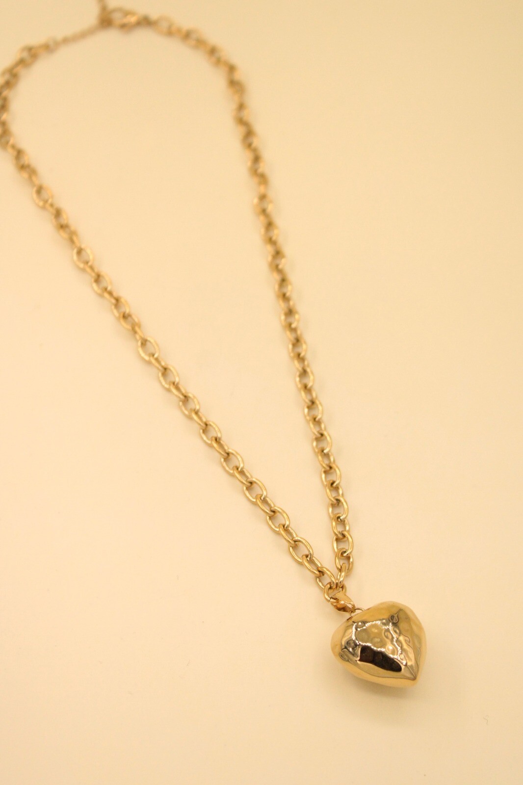 Grossiste MAISON OKAMI - Collier en Acier Inoxydable avec Médaillon en Forme de Coeur
