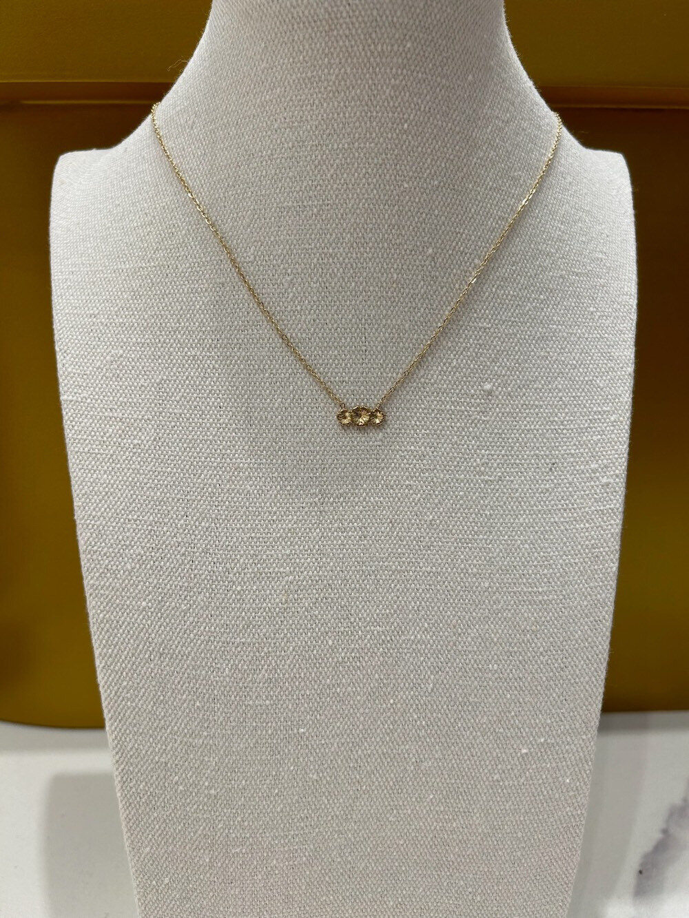 Grossiste MAISON OKAMI - Collier pendentif entrelacé élégant
