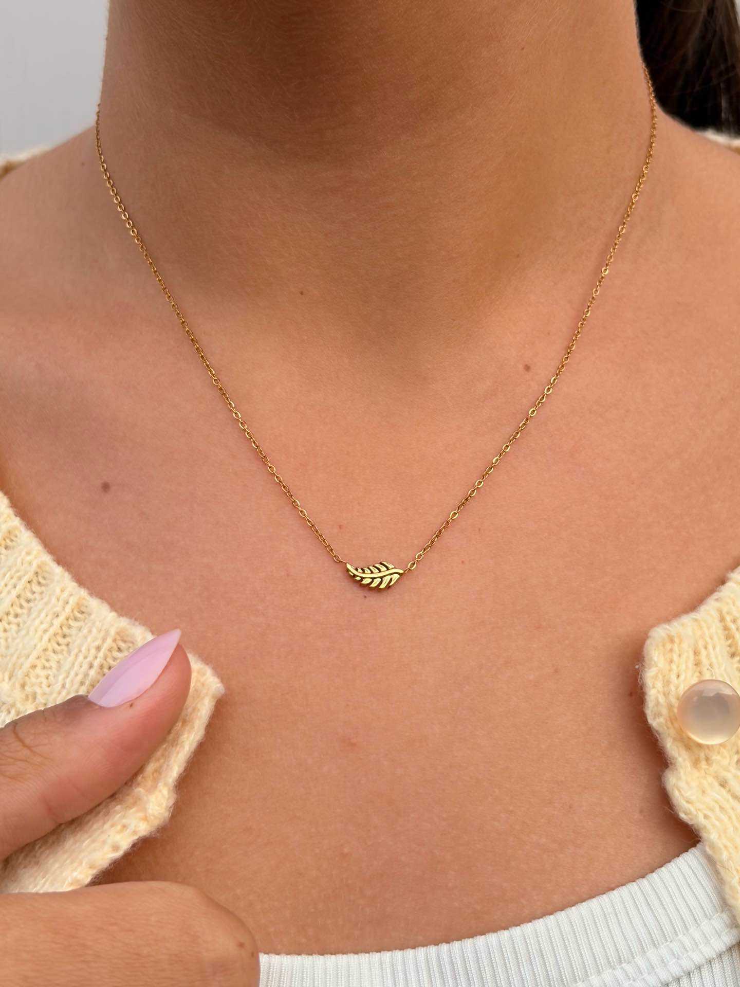 Grossiste MAISON OKAMI - Collier en Acier Inoxydable avec Pendentif Feuille